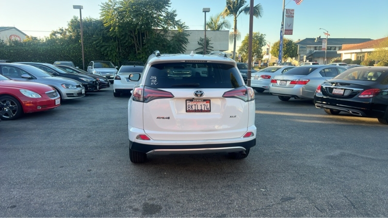 2016 Toyota RAV4 XLE's photo