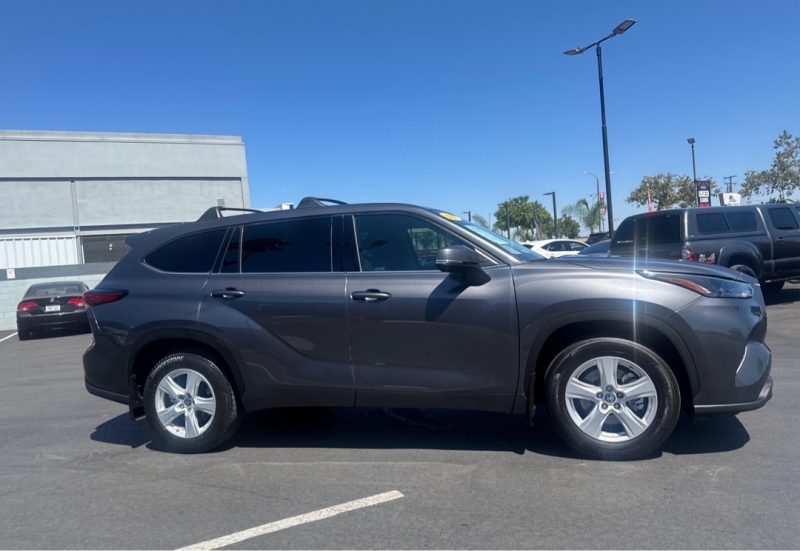 picture of 2022 Toyota Highlander