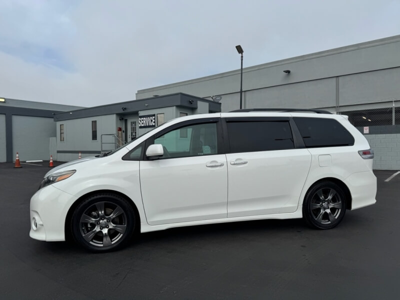 picture of 2017 Toyota Sienna