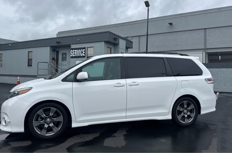 2017 Toyota Sienna Photo