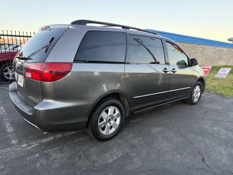 2005 Toyota Sienna LE
