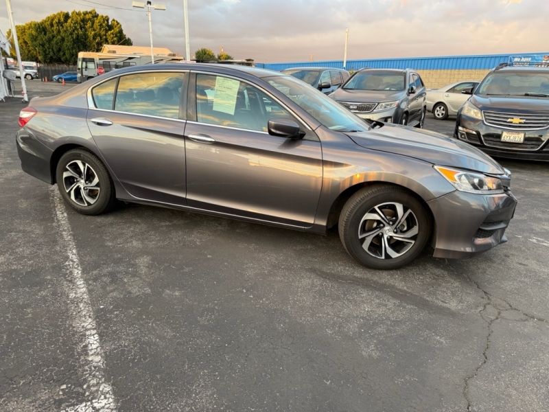 2017 Honda Accord LX's photo