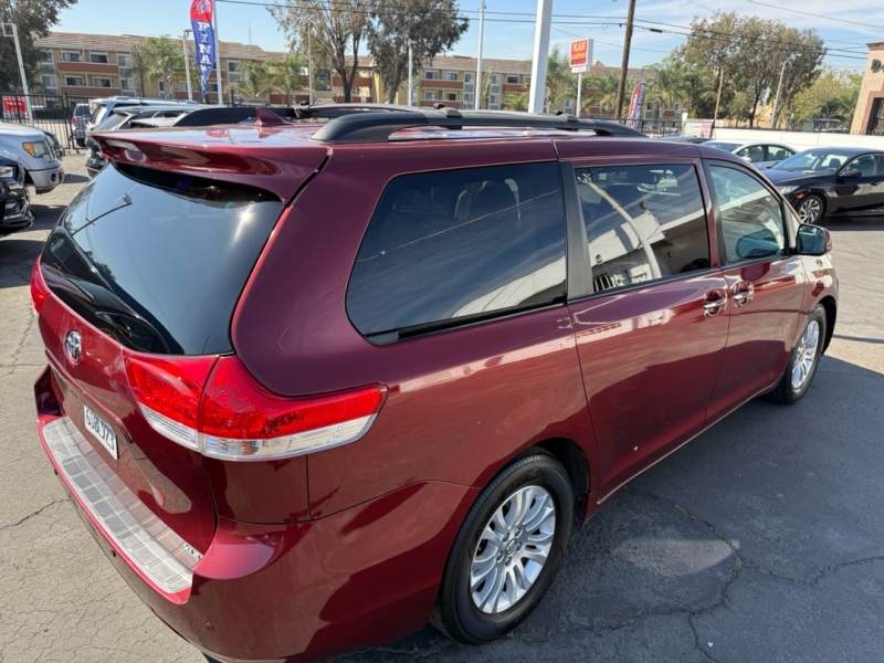 2011 Toyota Sienna XLE