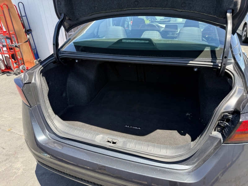 2022 Nissan Altima SV - Photo 17