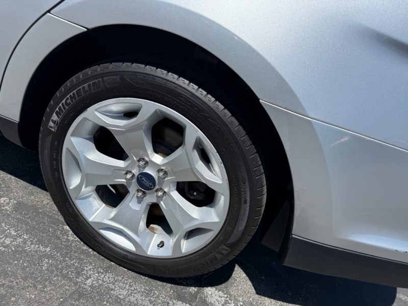 2012 Ford Taurus SEL - Photo 9