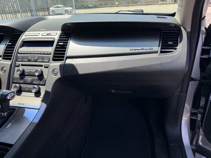 2012 Ford Taurus SEL - Photo 21