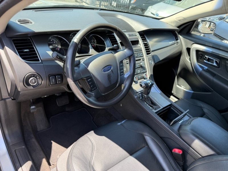 2012 Ford Taurus SEL - Photo 11