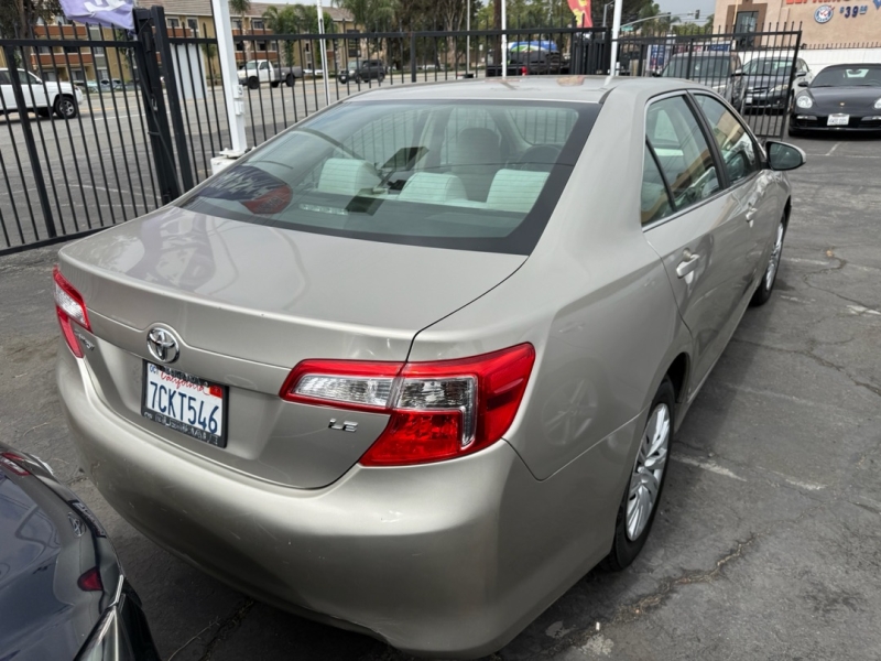 2013 Toyota Camry LE - Photo 4