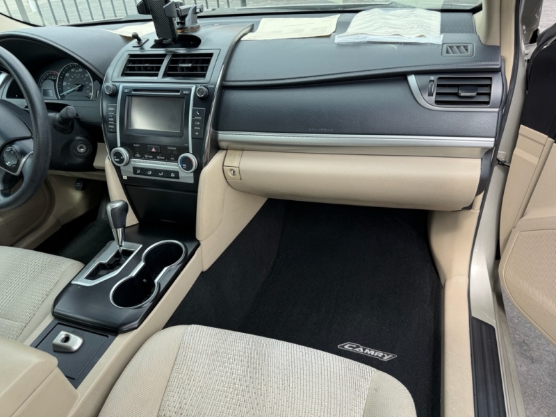 2013 Toyota Camry LE - Photo 16