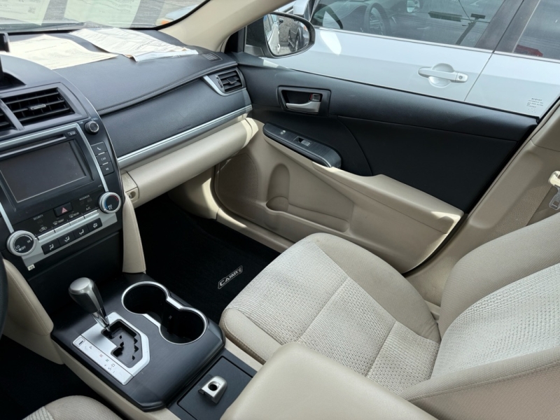 2013 Toyota Camry LE - Photo 11