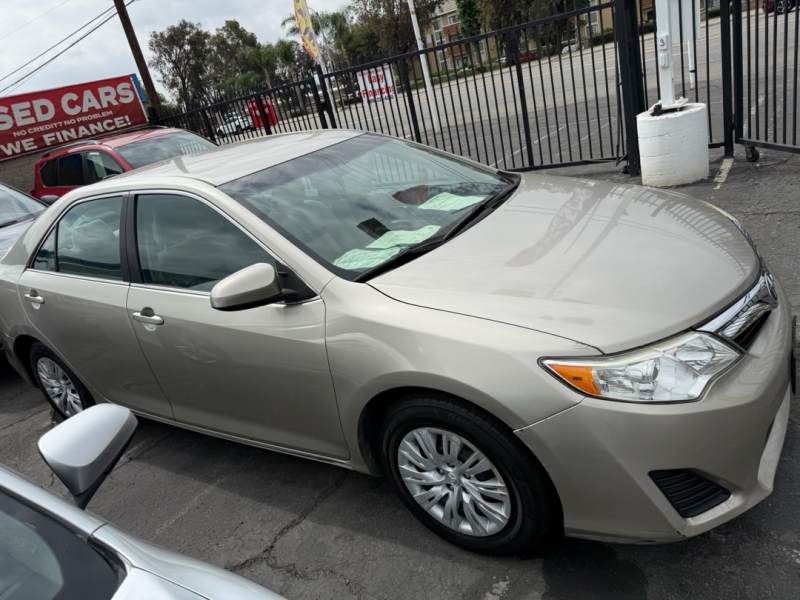 2013 Toyota Camry LE - Photo 3