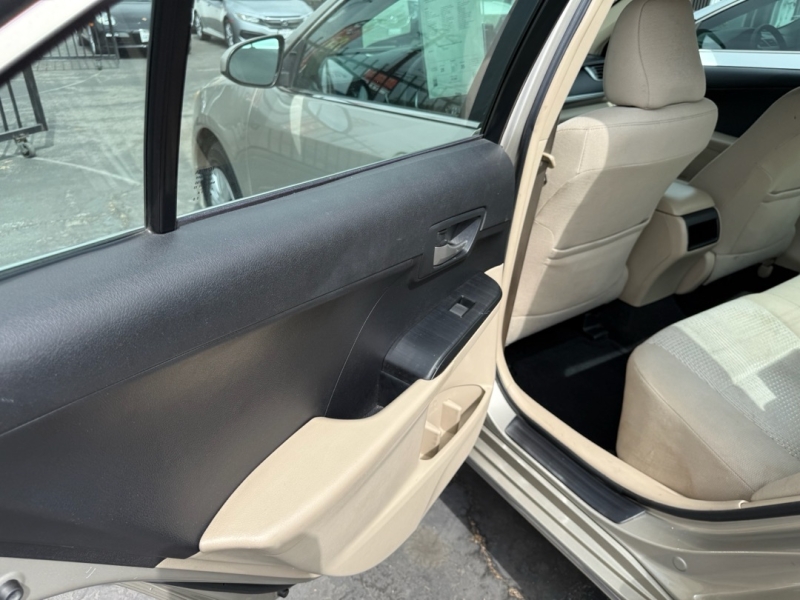 2013 Toyota Camry LE - Photo 12