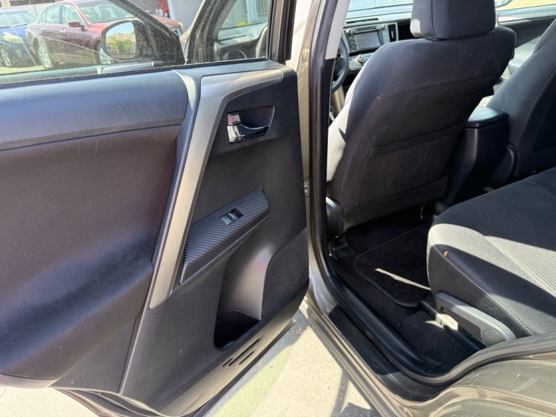 2015 Toyota RAV4 XLE - Photo 13