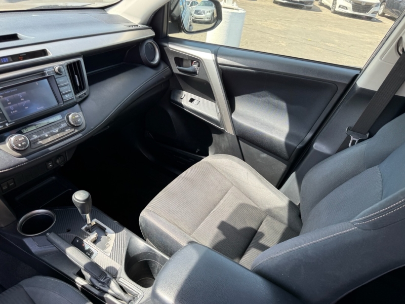 2015 Toyota RAV4 XLE - Photo 12