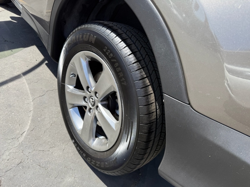 2015 Toyota RAV4 XLE - Photo 14