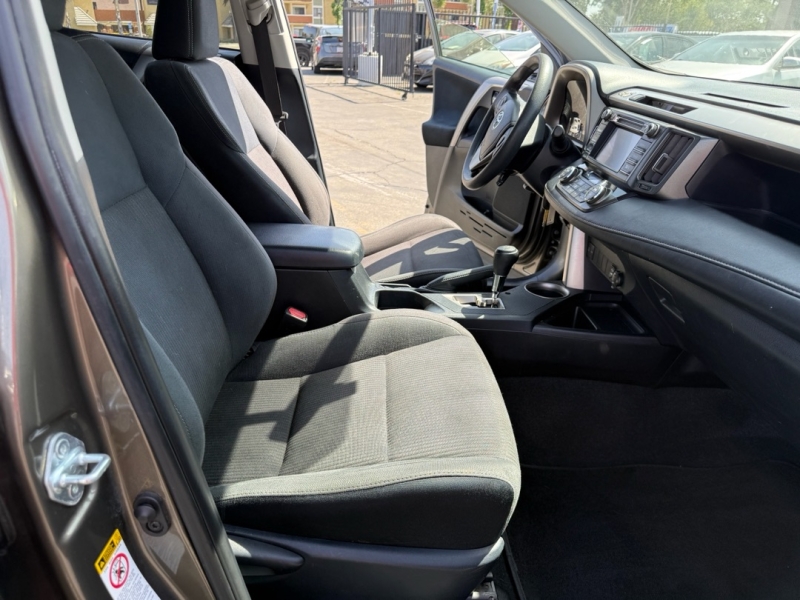 2015 Toyota RAV4 XLE - Photo 18
