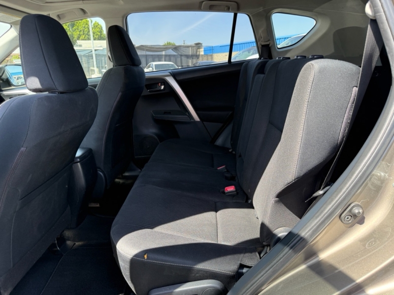 2015 Toyota RAV4 XLE - Photo 9