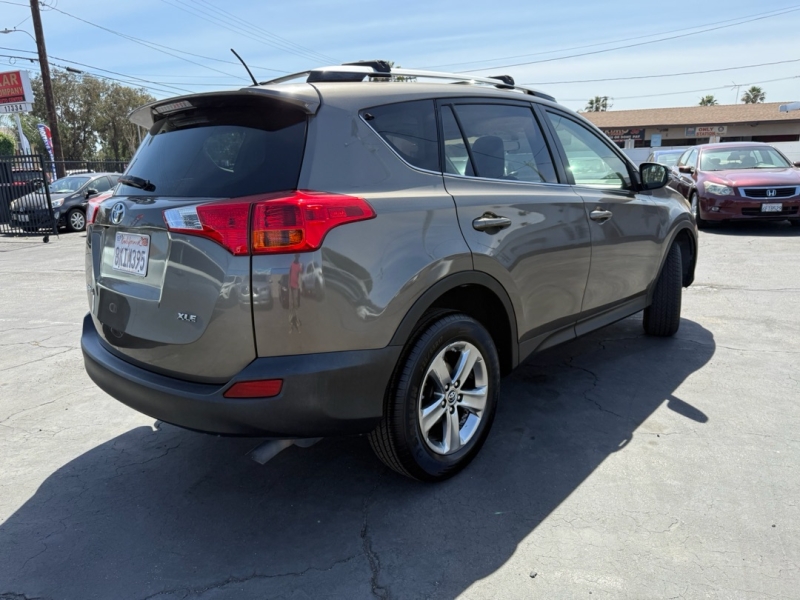 2015 Toyota RAV4 XLE - Photo 6