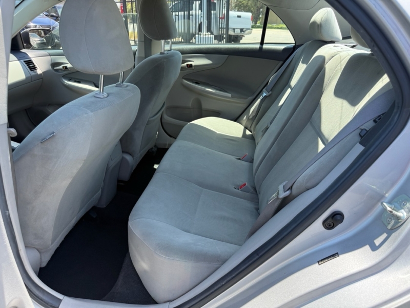 2011 Toyota Corolla LE - Photo 9