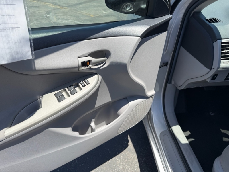 2011 Toyota Corolla LE - Photo 8