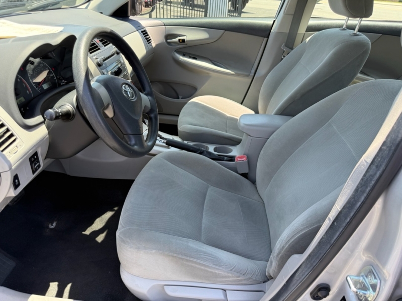 2011 Toyota Corolla LE - Photo 6