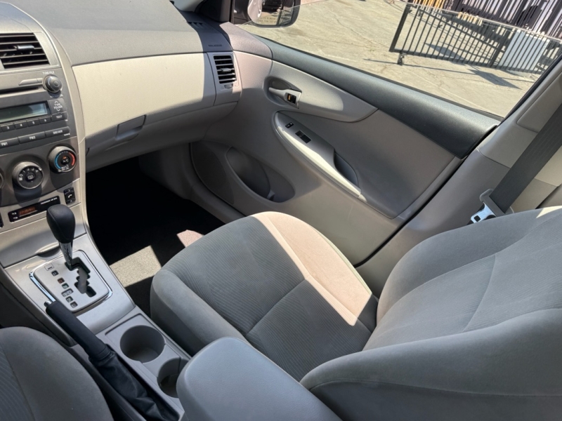 2011 Toyota Corolla LE - Photo 12