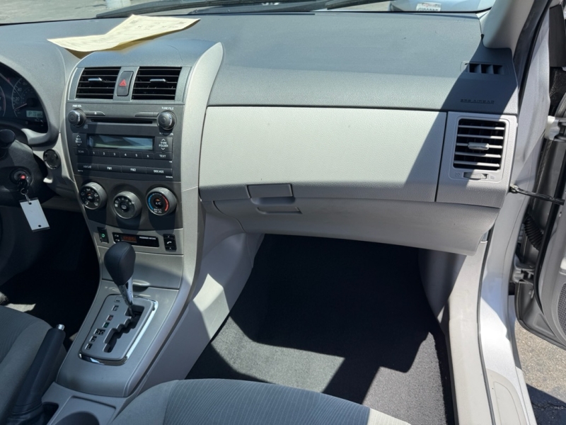 2011 Toyota Corolla LE - Photo 16