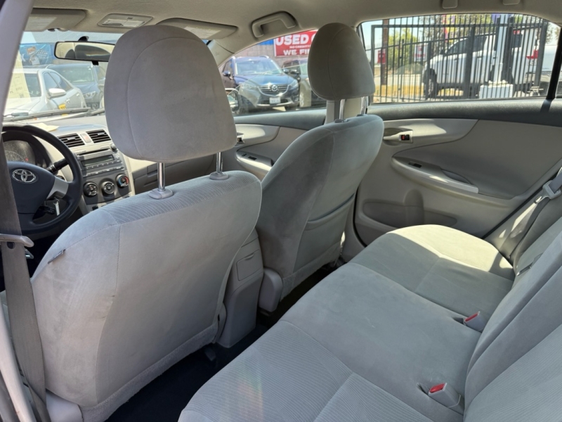 2011 Toyota Corolla LE - Photo 10