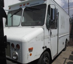2002 Freightliner MT Photo