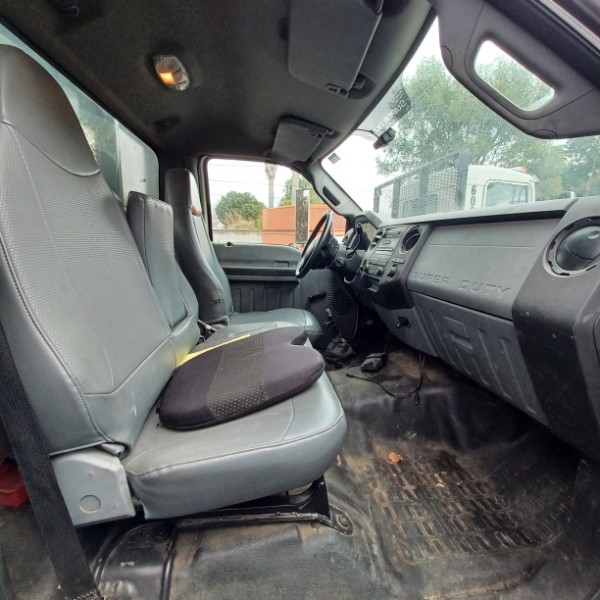 2012 Ford F-650 - Photo 6