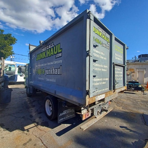 2018 Isuzu NPR HD - Photo 7