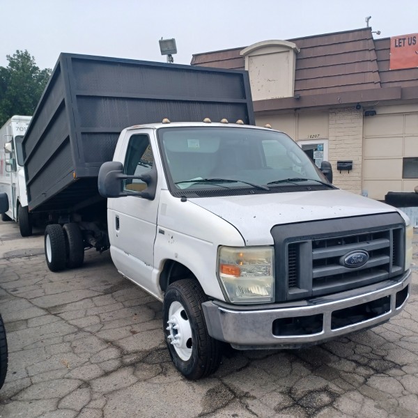 picture of 2011 FORD E-450
