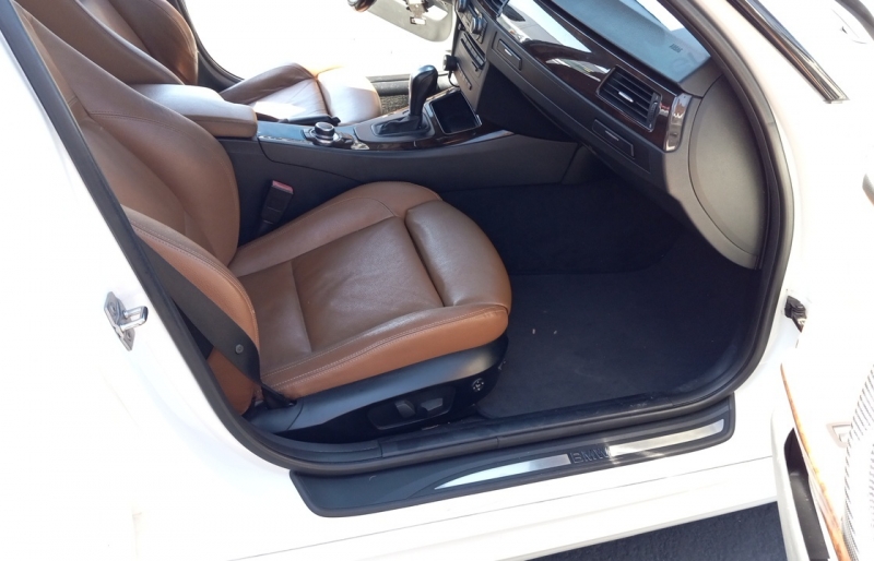 large picture of 2011 BMW 3 Series
