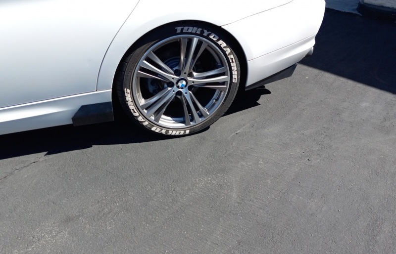 large picture of 2011 BMW 3 Series
