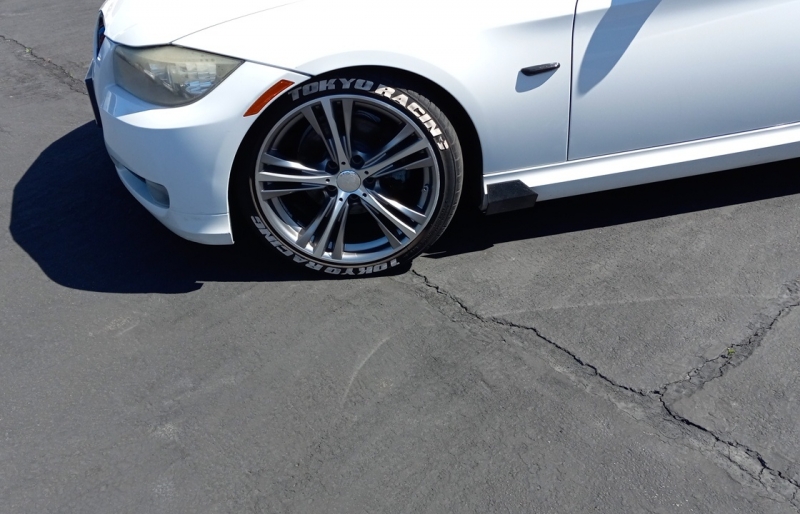 large picture of 2011 BMW 3 Series