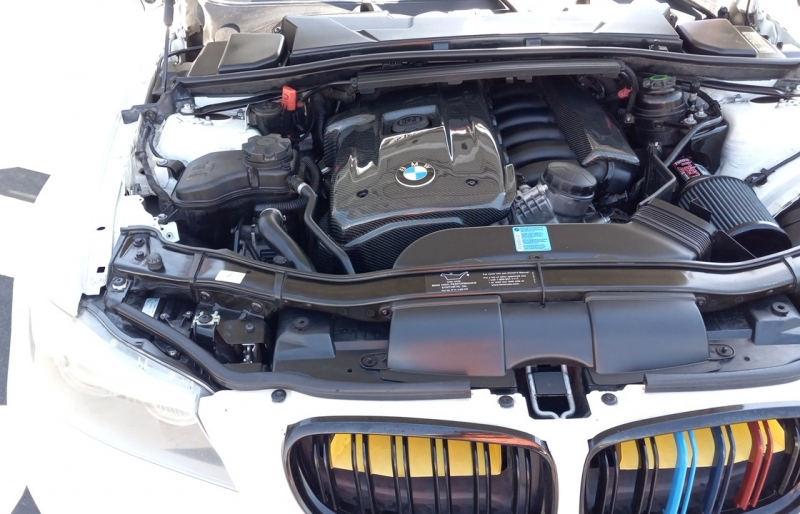 large picture of 2011 BMW 3 Series