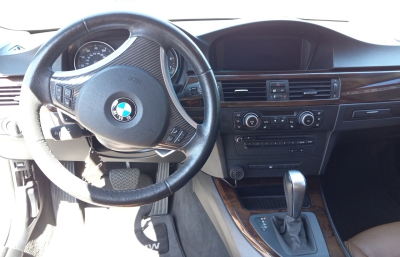 large picture of 2011 BMW 3 Series