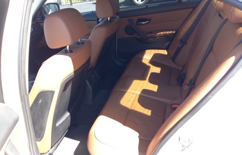 large picture of 2011 BMW 3 Series