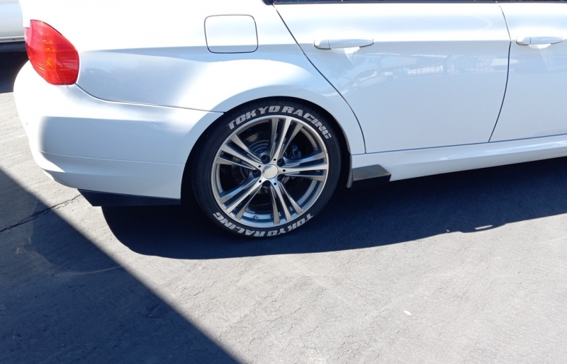 large picture of 2011 BMW 3 Series