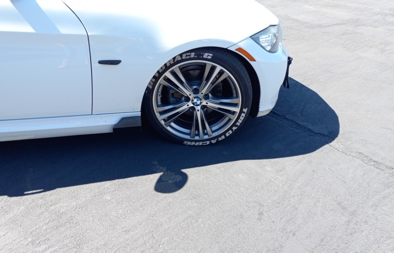 large picture of 2011 BMW 3 Series