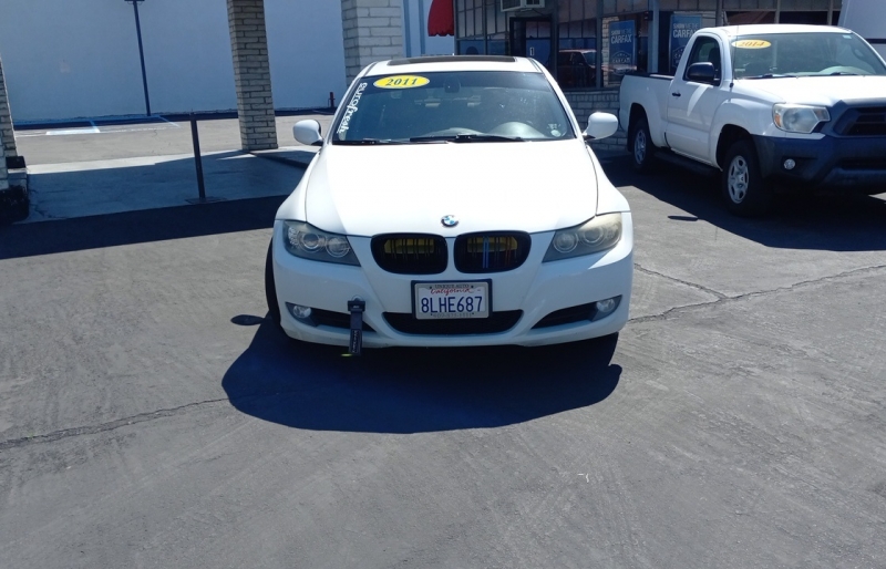 large picture of 2011 BMW 3 Series