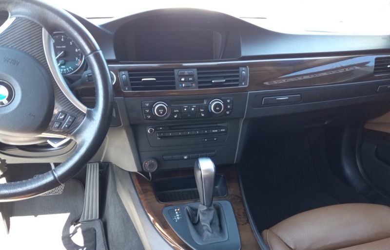 large picture of 2011 BMW 3 Series