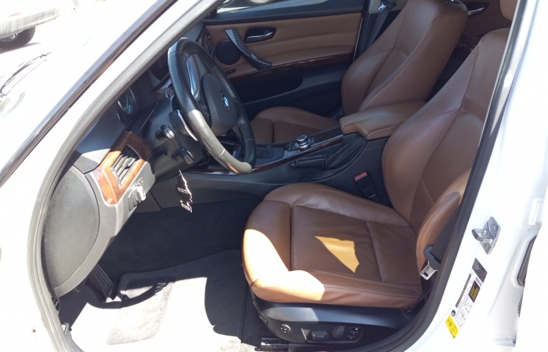 large picture of 2011 BMW 3 Series
