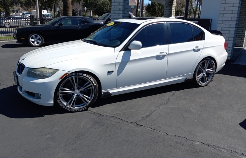 large picture of 2011 BMW 3 Series
