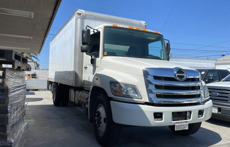 2011 Hino 268 Photo