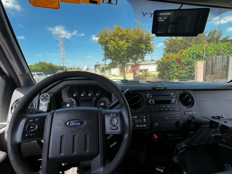 2013 Ford F-550 - Photo 9