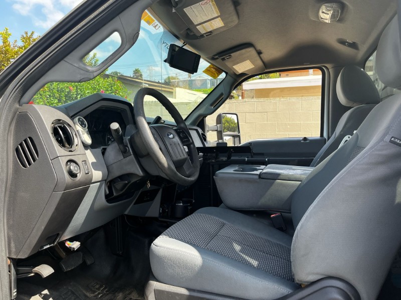 2013 Ford F-550 - Photo 7