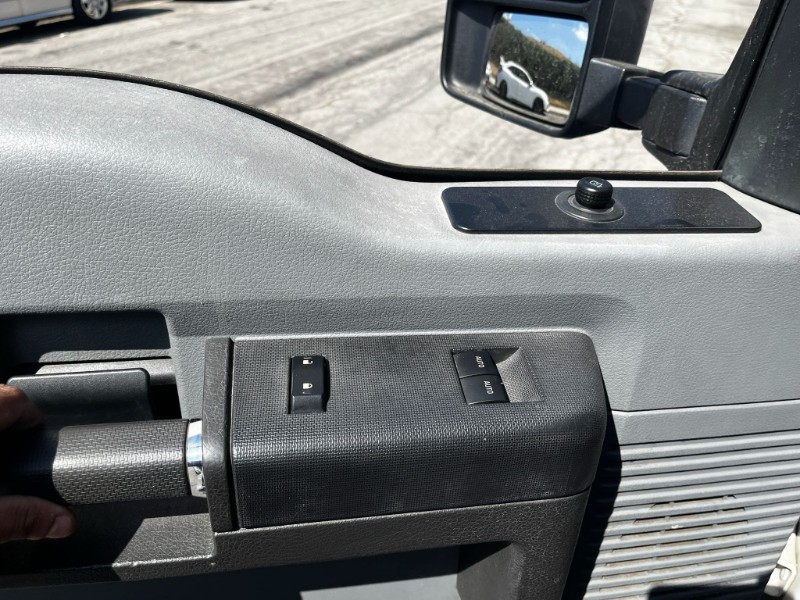 2013 Ford F-550 - Photo 6