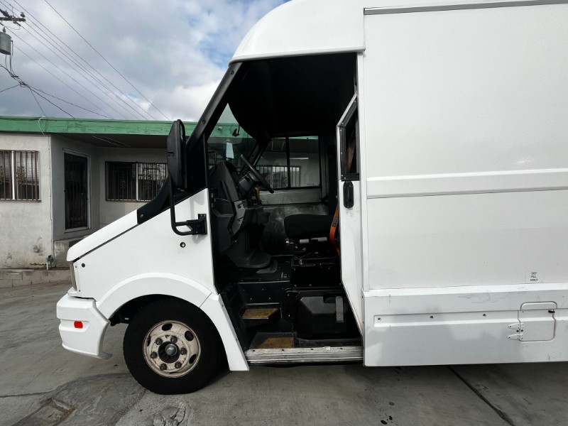 2015 Isuzu NPR's photo