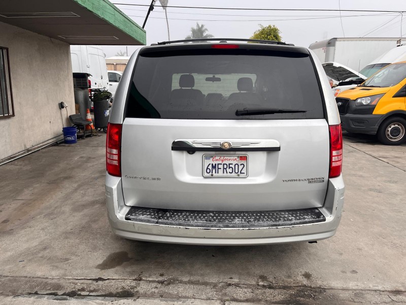 2010 Chrysler Town & Country Base's photo